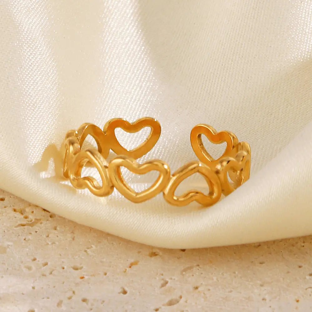 Golden Heartflow Ring - ADOREE